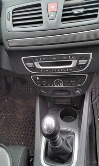 Renault Megane Grantour 1.6 2009 predám PIATE DVERE, MOTOR - 5