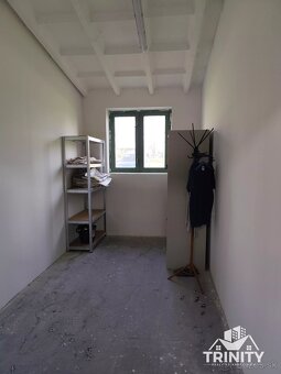 Na predaj objekt / výrobná hala v obci Svodín - 5