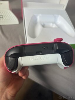 🎮 Xbox Wireless Controller – Deep Pink + Venom Charging Dock - 5