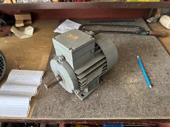 Predam elektromotory 2,2kW a 550w - 5