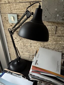 Stolná lampa s LED v retro čiernom dizajne - 5