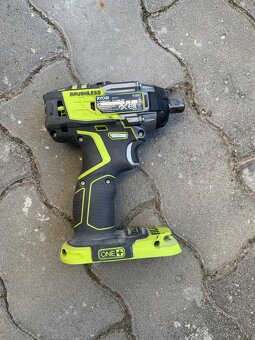 RYOBI 18V ONE+™ 1/2” AKU RÁZOVÝ UŤAHOVÁK S POISTNÝM KOLÍKOM - 5