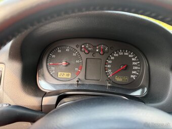 Predám Wolkwagen golf 4. 1.6 benzín - 5