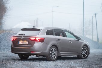 TOYOTA AVENSIS Combi 2.0 105kW 2017 - 5