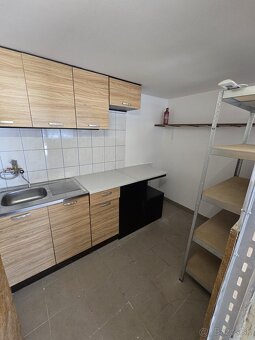 Štýlová a multifunkčná garáž v Karlovej Vsi – 24 m² - 5