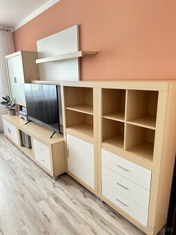 Obývacia zostava - kombinácia bledého dreva a bielej - 5