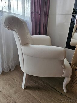 Luxusné biele kreslo z koženky – elegantné a pohodlné - 5