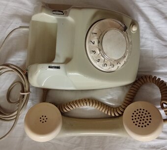 Starý retro telefon - 5