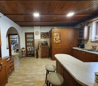 Rodinný dom s podnikateľským potenciálom vo výbornej lokali - 5