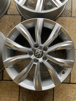 ALU disky 5x112 R18 T-Roc - Grange Hill - 5