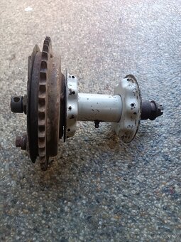 Predám stredy kolies Jawa ČZ 125/150 351 352 - 5