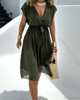 Khaki šaty s výstrihom - 5