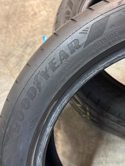 245/45R19 - 5