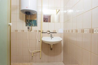 NA PREDAJ: 2 izb.byt v širšom centre + ŠATNIK + PIVNICA - 5