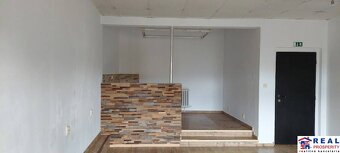 HLAVNÁ: 1.p.- 34,5 m2 - IDEÁLNE na KADERNÍCTVO - VOĽNÉ PRIES - 5