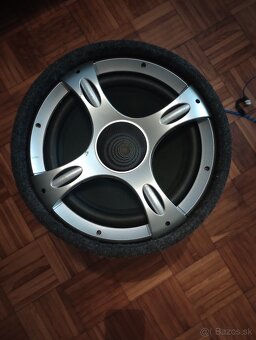 Predám aktívny Subwoofer 600w + káble - 5