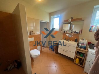 JKV REAL ponúka na predaj rodinný dom v Chynoranoch - 5