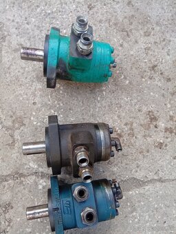 Predám tieto hydromotory 6 ks - 5