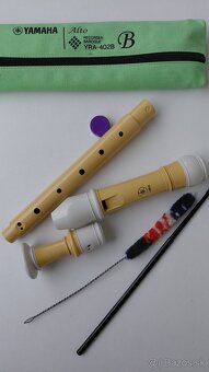 Predám altovú zobcovú flautu Yamaha YRA 402B - 5