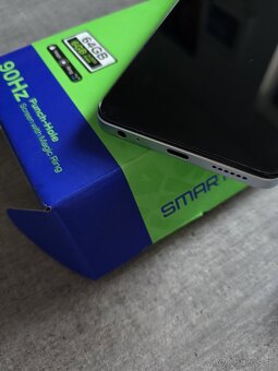 Rozbaleny telefón Infinix Smart 8 – komplet balenie
- 5