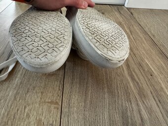 Dámske tenisky Tommy Hilfiger biele - 5