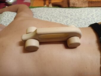 Drevené masážne autíčko - 5