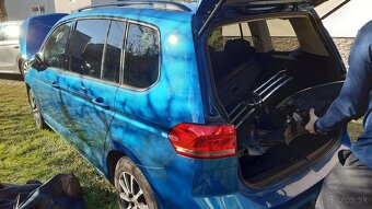 VW Touran 1.5 TSI havarovaný - 5