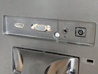 Samsung C24F396 - prasknuty display - 5