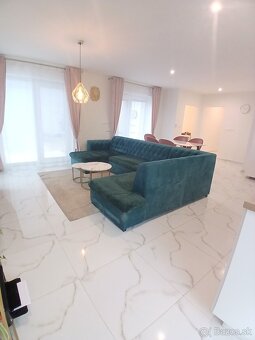 Moderný átriový rodinný dom v Beladiciach – novostavba - 5