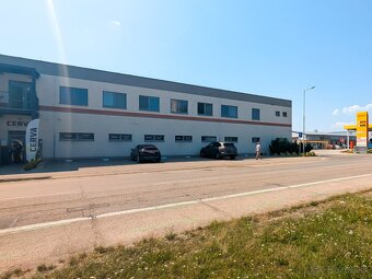 Moderný obchodno-administratívny komplex so sklad. halami - 5