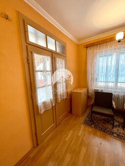 Reality KOMPLEX s.r.o. Vám ponúka priestranný rodinný dom s  - 5