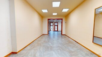 Na prenájom obchodný priestor s parkovaním v centre Trenčína - 5