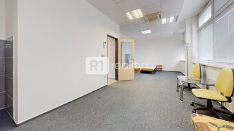 Veľký obchodno kancelársky priestor / 160 m2+ možnosť 3 x pa - 5