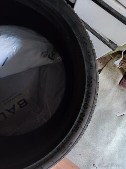 225/40 R19 - 5