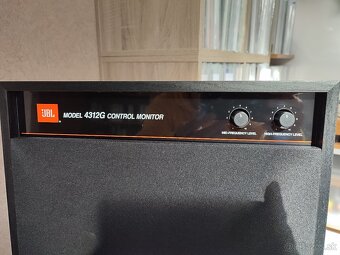 JBL Premium 4312G 3 pásmový reproduktor čierny + stojany - 5