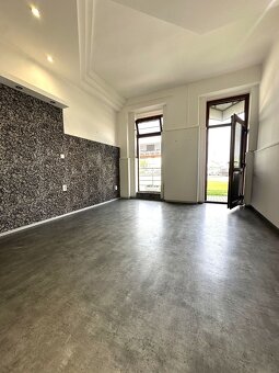 Obchodné - kancelárske priestory priamo v centre mesta Sereď - 5