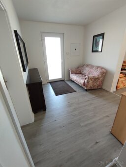 pri termálnom kúpalisku  3 izb. byt + garzónka v jednom  v - 5