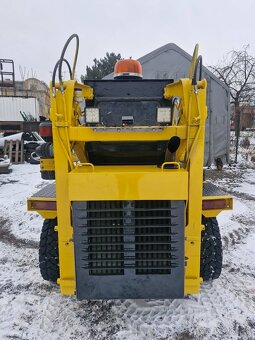 UNC 060 - Smykový nakladač - Brno - 5