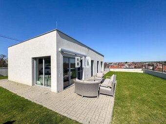 Moderná novostavba s pozemokom 673 m2 v Golianove - nízke me - 5