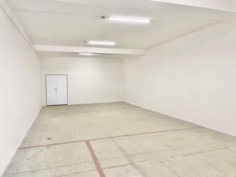 Ponúkame na prenájom obchodné priestory s rozlohou 128 m2 - - 5