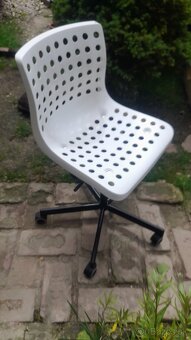 Zrkadlová skrinka 25eur, Ikea stolička 25eur - 5