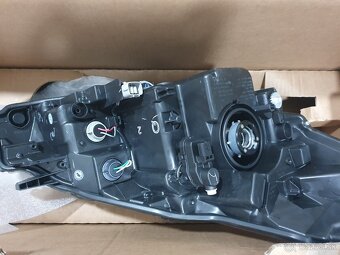 Predam Nove Originalne  svetlo TOYOTA YARIS 2017-2020 - 5