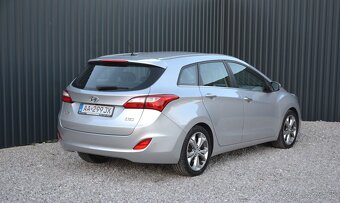 Hyundai i30 CW 1.60 SR voz, 1. maj, Serv. história, TOP výba - 5