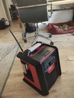 MILWAUKEE M18™ Bluetooth® Rádio / nabíjačka - 5