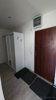 PRENÁJOM 1.IZBOVÝ BYT-STRED - 5