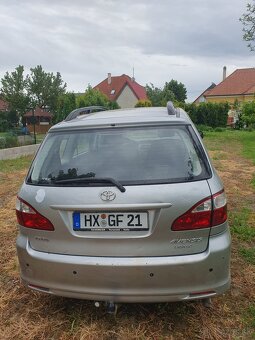 Rozpredam Toyotu Avensis Verso 2,0 D4D - 5
