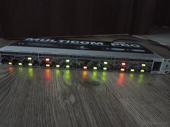 Behringer Multicom PRO 4400 - 5
