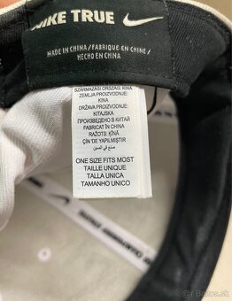 Šiltovky Nike a New Era - 5