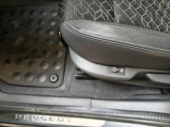 Peugeot 3008  1,6 HDi , Panorama,  koženná výbava. - 5