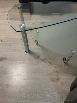 Skleneny konferencny stolik - 5